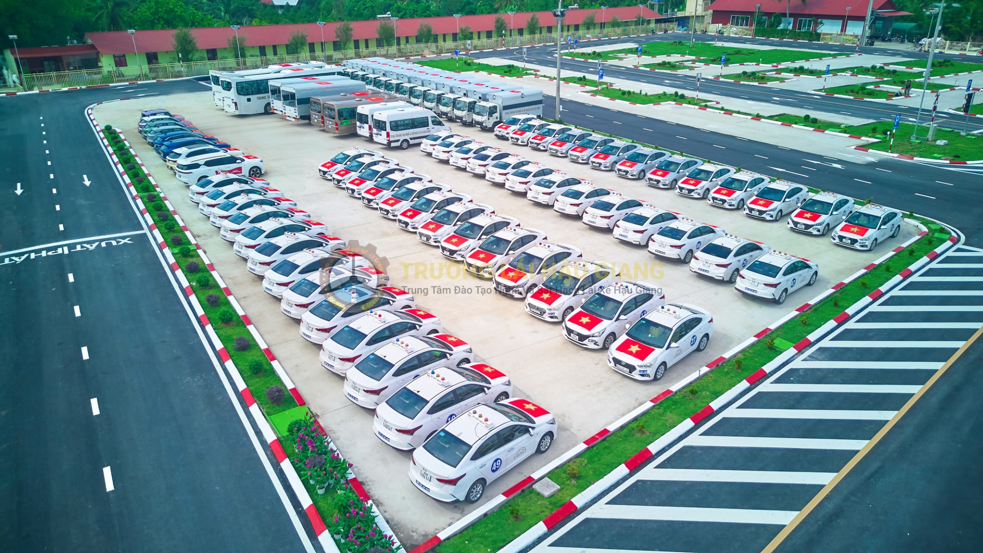 //truonglaihaugiang.com/files/images/02.jpg?v=1.0