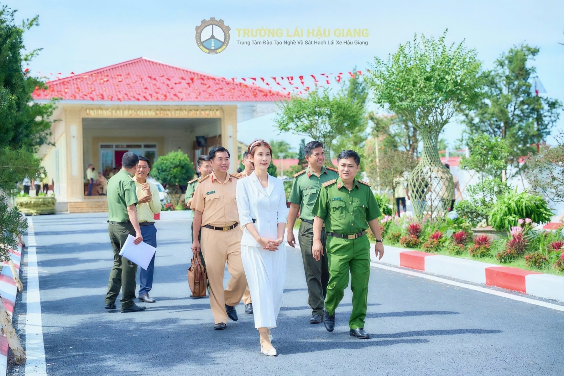 //truonglaihaugiang.com/files/images/Ha%20%26%20Chu%207.jpg?v=1.0