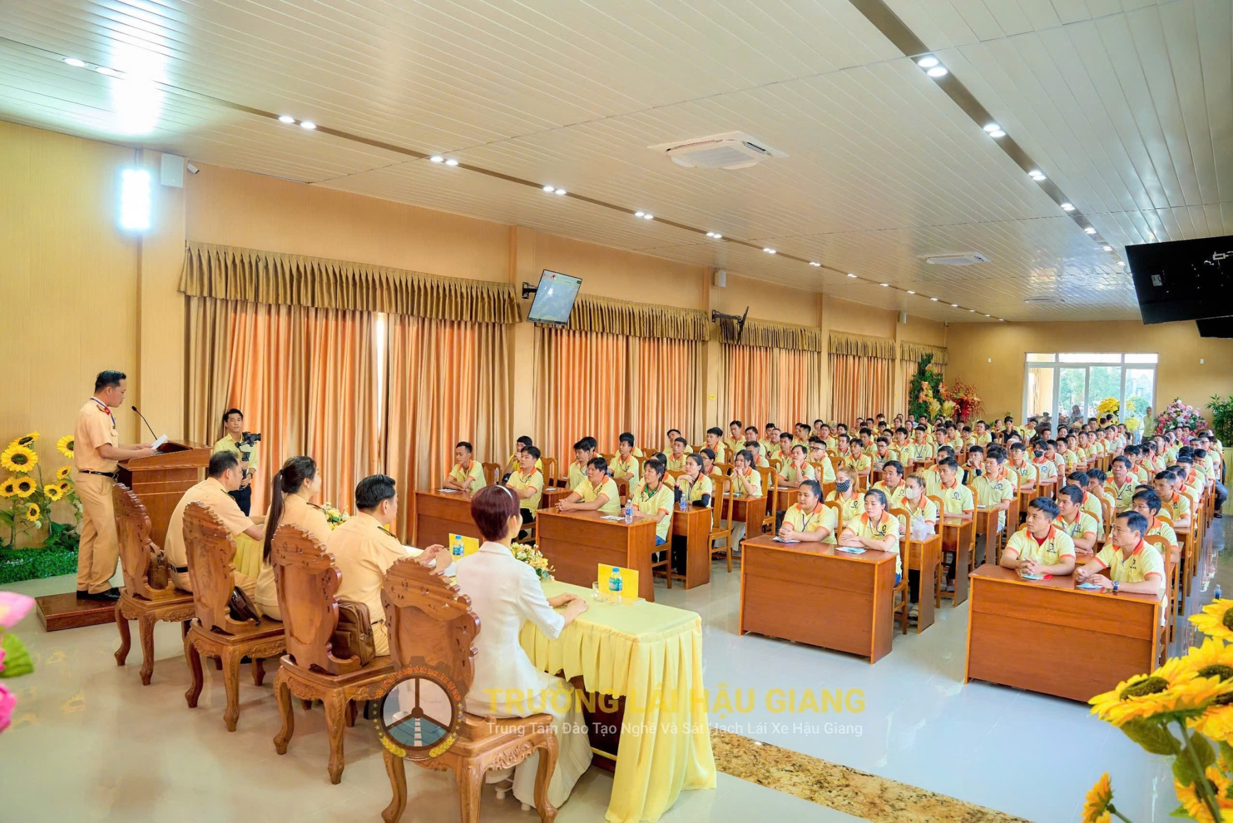 //truonglaihaugiang.com/files/images/Sat%20hach_HV.jpg?v=1.0