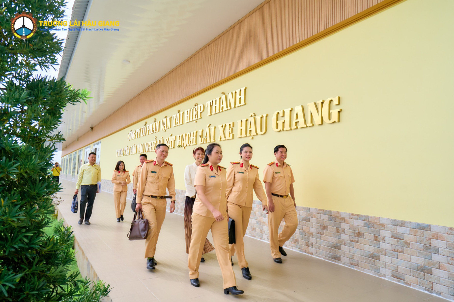 //truonglaihaugiang.com/files/images/DOAN%20KIEM%20TRA%20CUC%20CSGT%202026.jpg?v=1.0