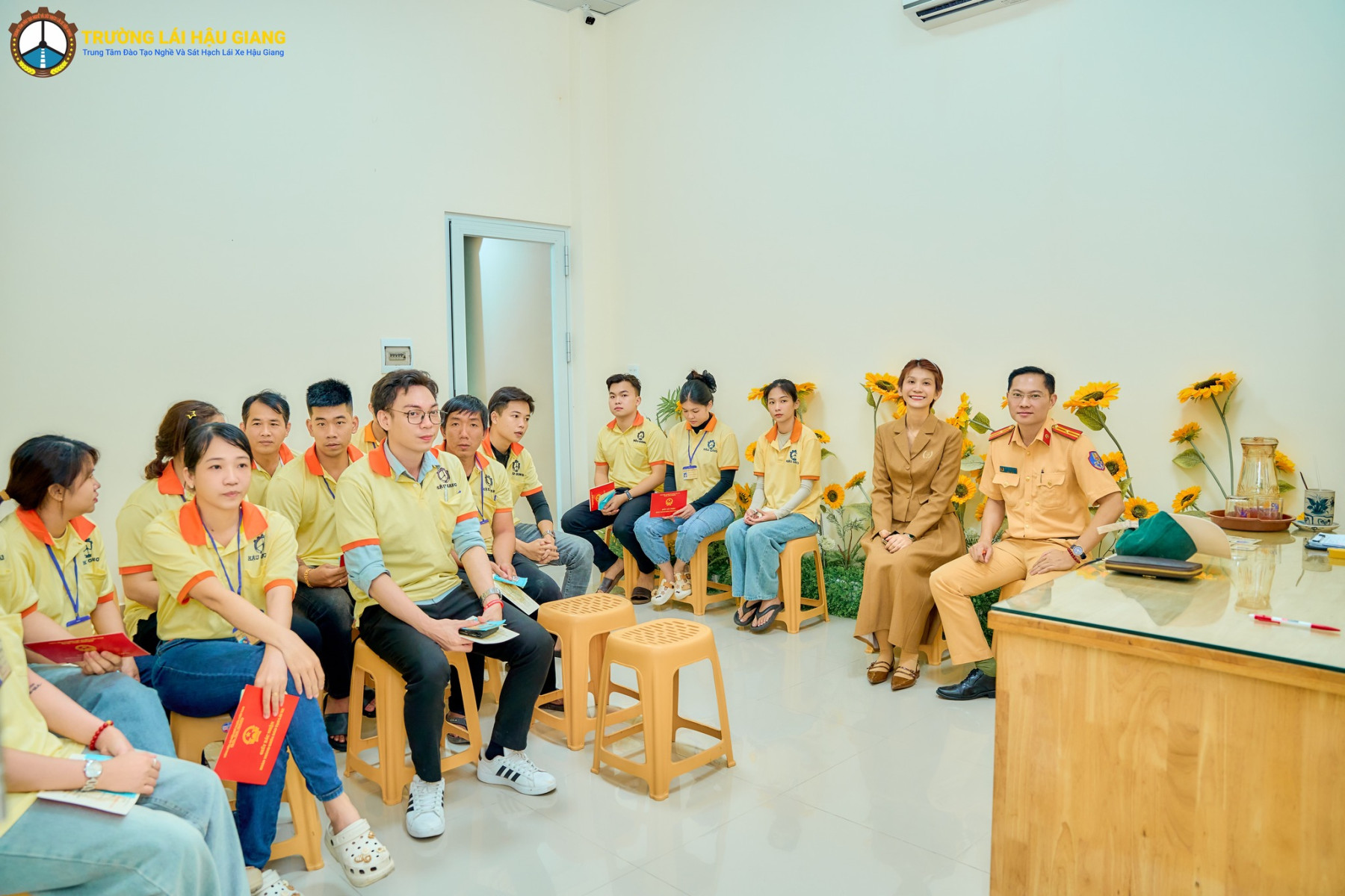 //truonglaihaugiang.com/files/images/KHU%20VUC%20CHO%20THI%20LY%20THUYET.jpg?v=1.0