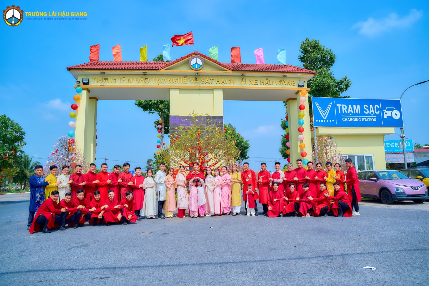 //truonglaihaugiang.com/files/images/XUAN%202026%20CBNV%20CONG.jpg?v=1.0