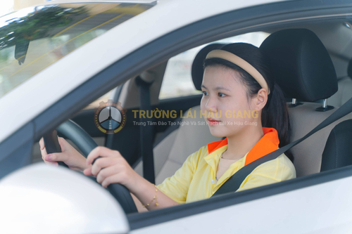 Hạng C1 lên D1
