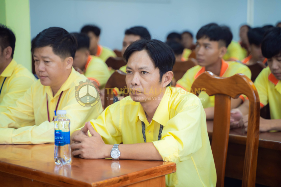 Hạng D1 lên D